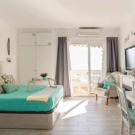 El Estudio De La Playa Benalbeach Holidays Deluxe *